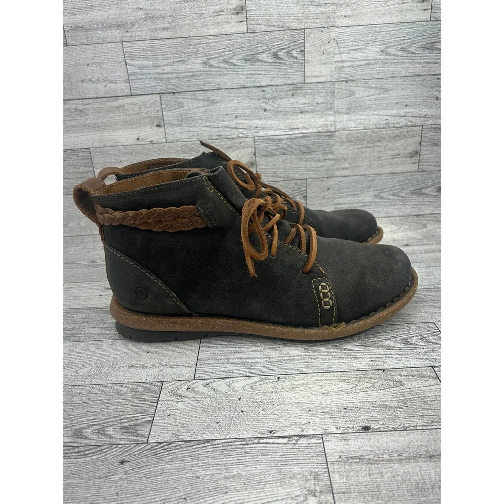 Born Handcrafted Grey Suede Leather Lace Up Chukka Ankle Boots Women Size 9.5‎
